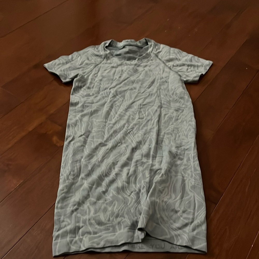 lululemon swiftly shirt size 0
